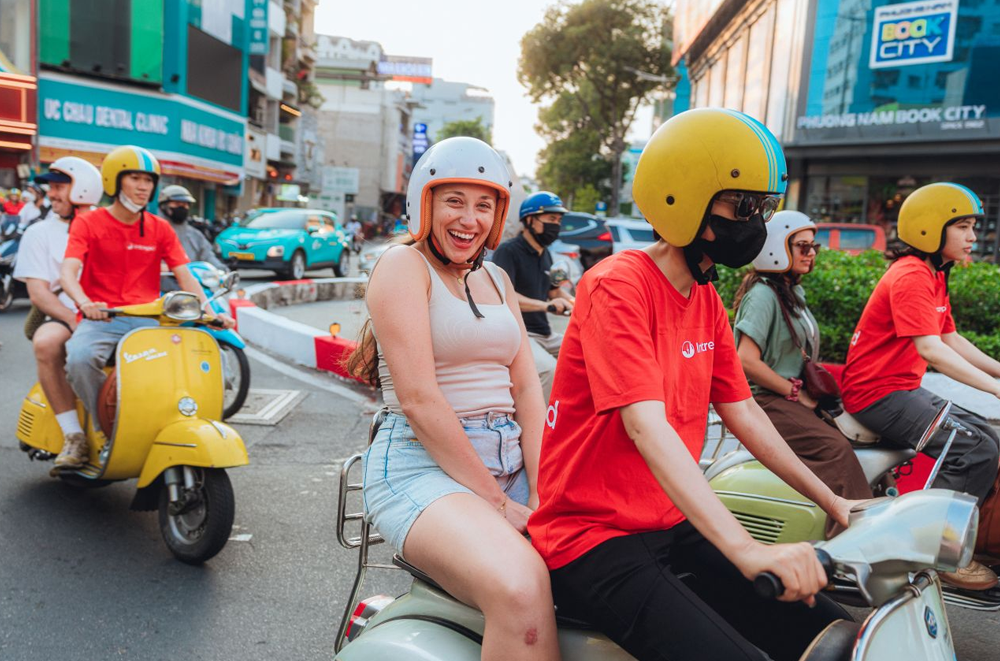 SAIGON-Vespa-Motorbikes